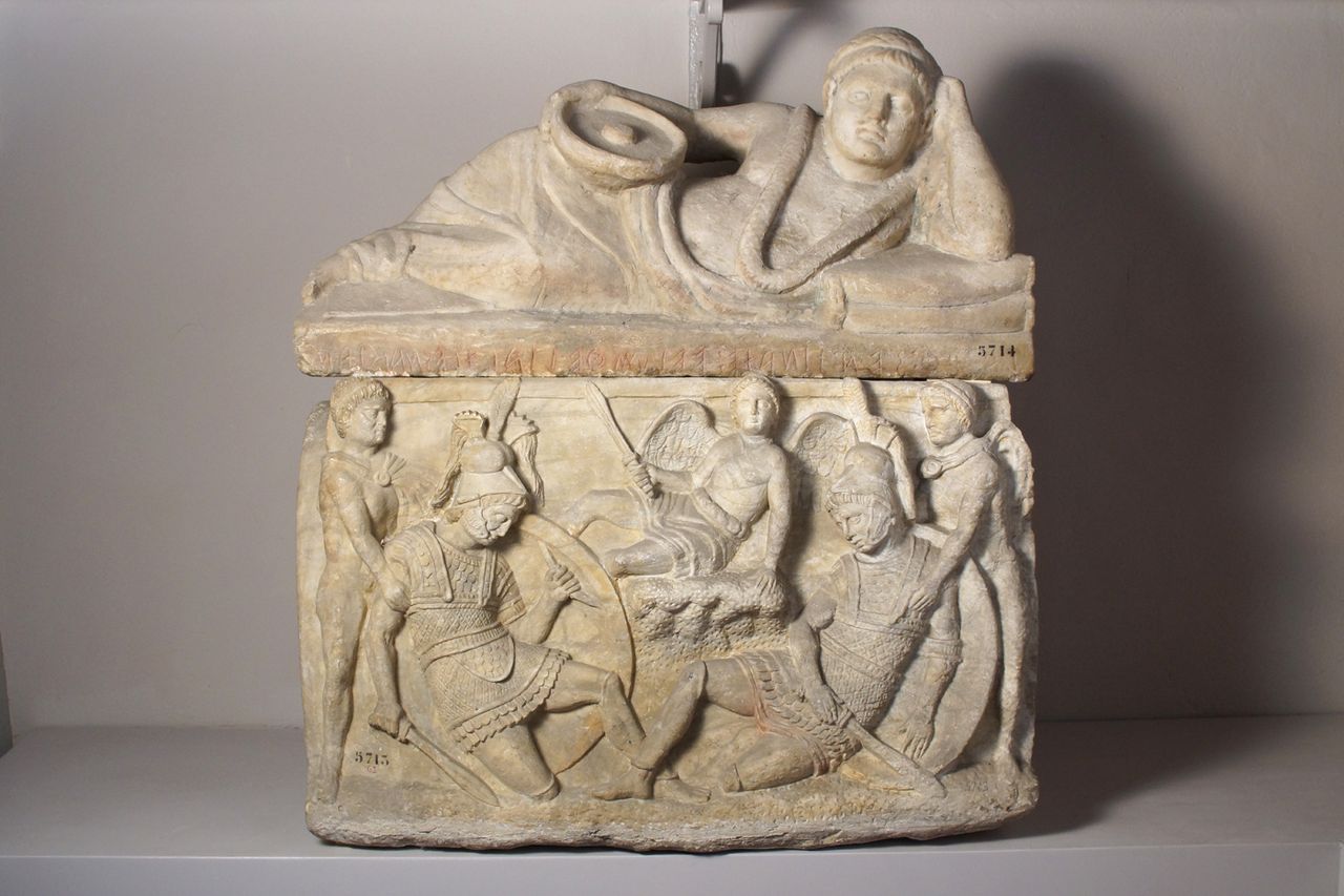 coperchio di urna - bottega chiusina (prima metà II secolo a.C)