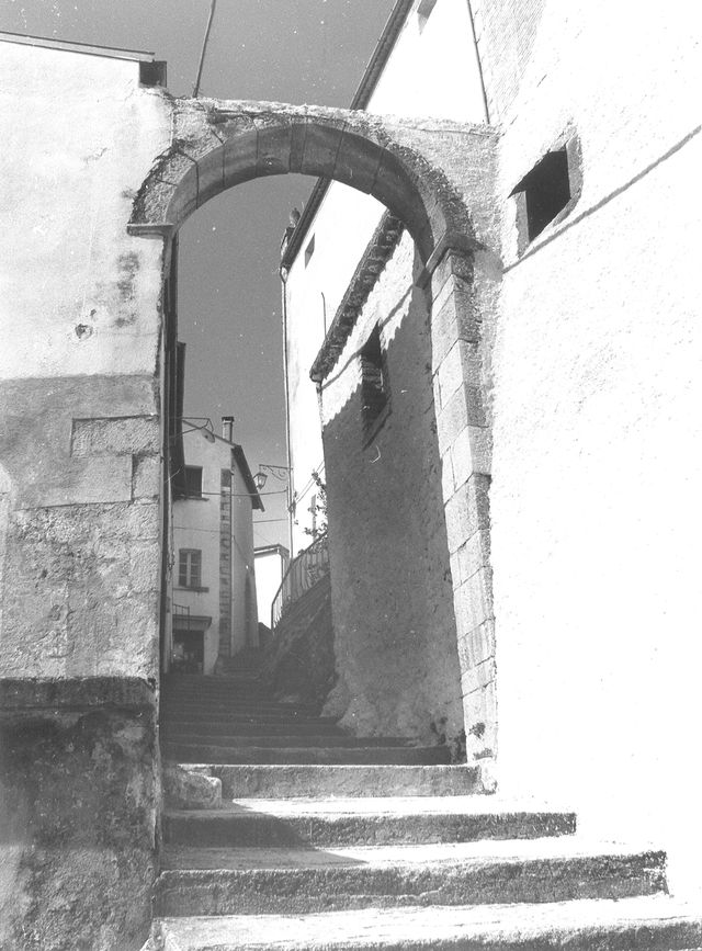 Porta Santa Liberata (porta, urbana) - Pizzone (IS) 