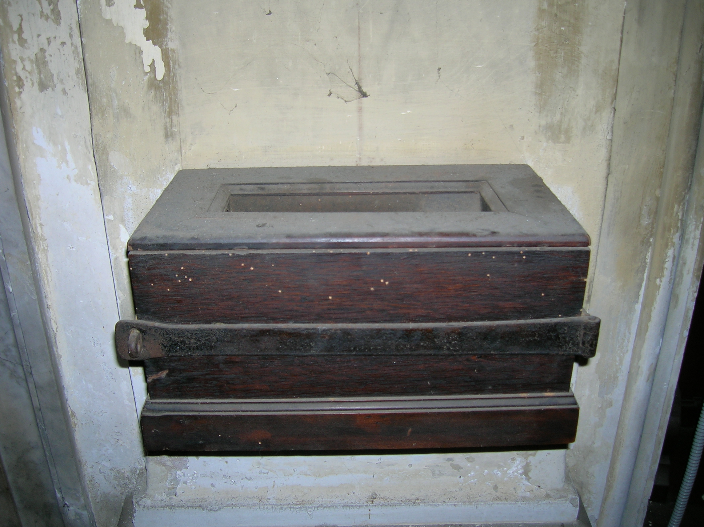 contenitore per elemosine - bottega lucchese (metà sec. XIX)