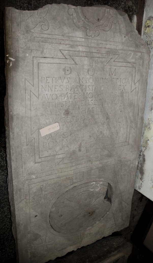 lapide terragna - ambito toscano (meta'/ meta' sec. XVII)