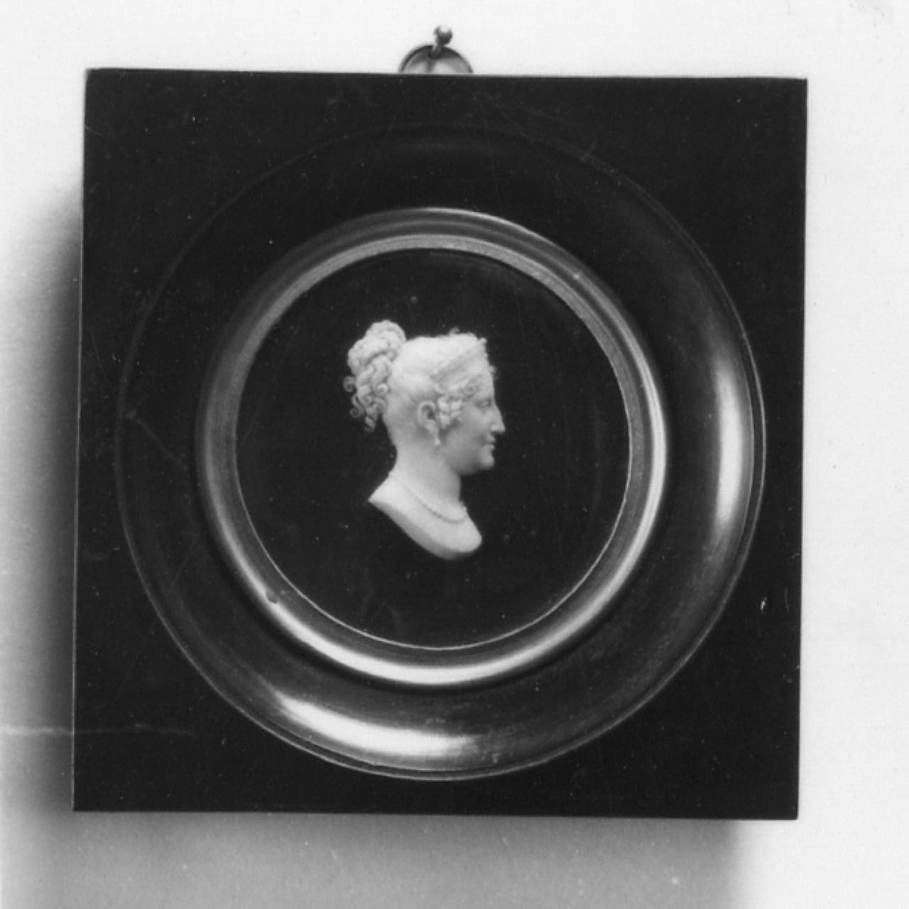 Maria Luisa di Borbone, ritratto di donna (rilievo) di Santarelli Giovanni Antonio (sec. XIX)