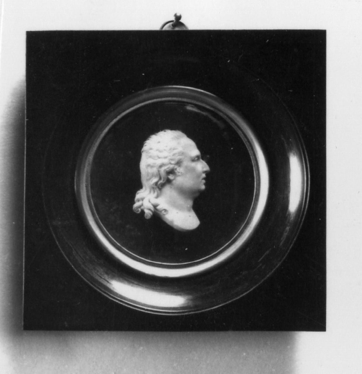 Ritratto di Luigi XVIII, ritratto d'uomo (rilievo) di Santarelli Giovanni Antonio (sec. XIX)