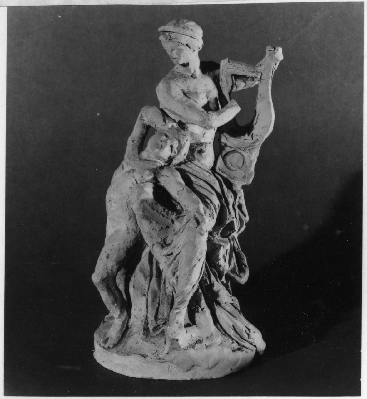 figura femminile seduta con cetra e putto (scultura) di Fedi Pio (sec. XIX)