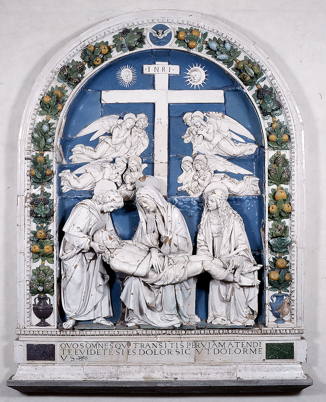 Pietà (rilievo) di Della Robbia Andrea (bottega) (sec. XVI)