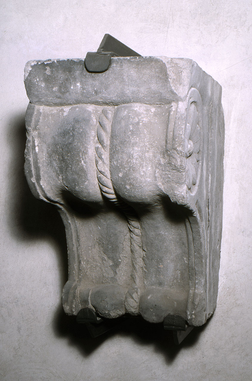 mensola architettonica - bottega fiorentina (prima meta' sec. XV)