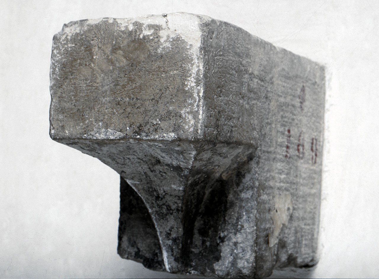 mensola architettonica - bottega fiorentina (sec. XIV)