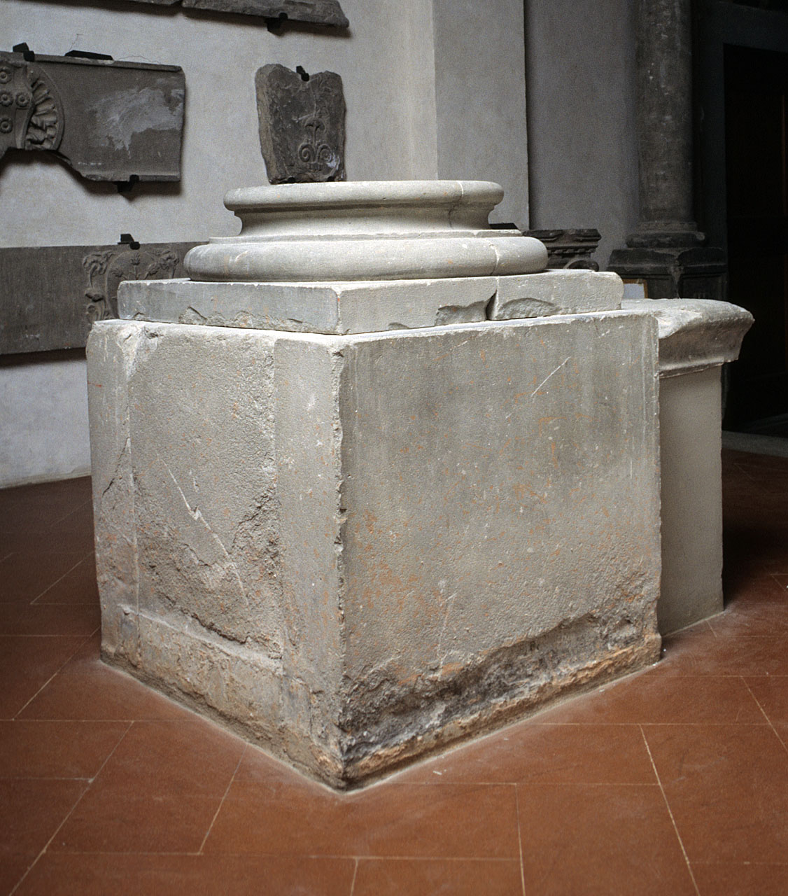 base di colonna - bottega fiorentina (sec. XVI)