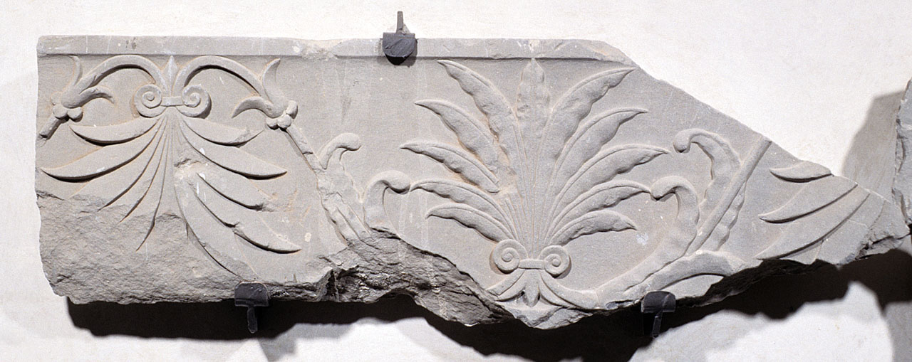 motivo decorativo (rilievo, frammento) - bottega fiorentina (ultimo quarto sec. XV)