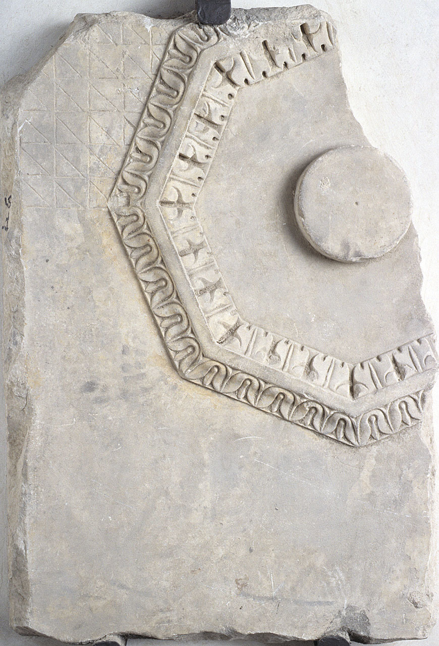 motivo decorativo (rilievo, frammento) - bottega fiorentina (sec. XV)