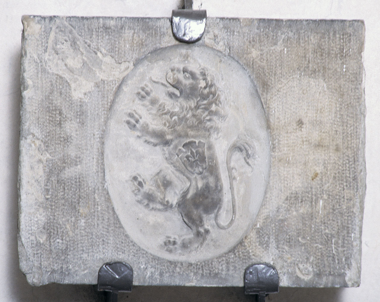 stemma gentilizio della famiglia Boni (?) (rilievo) - bottega fiorentina (prima metà sec. XVI)