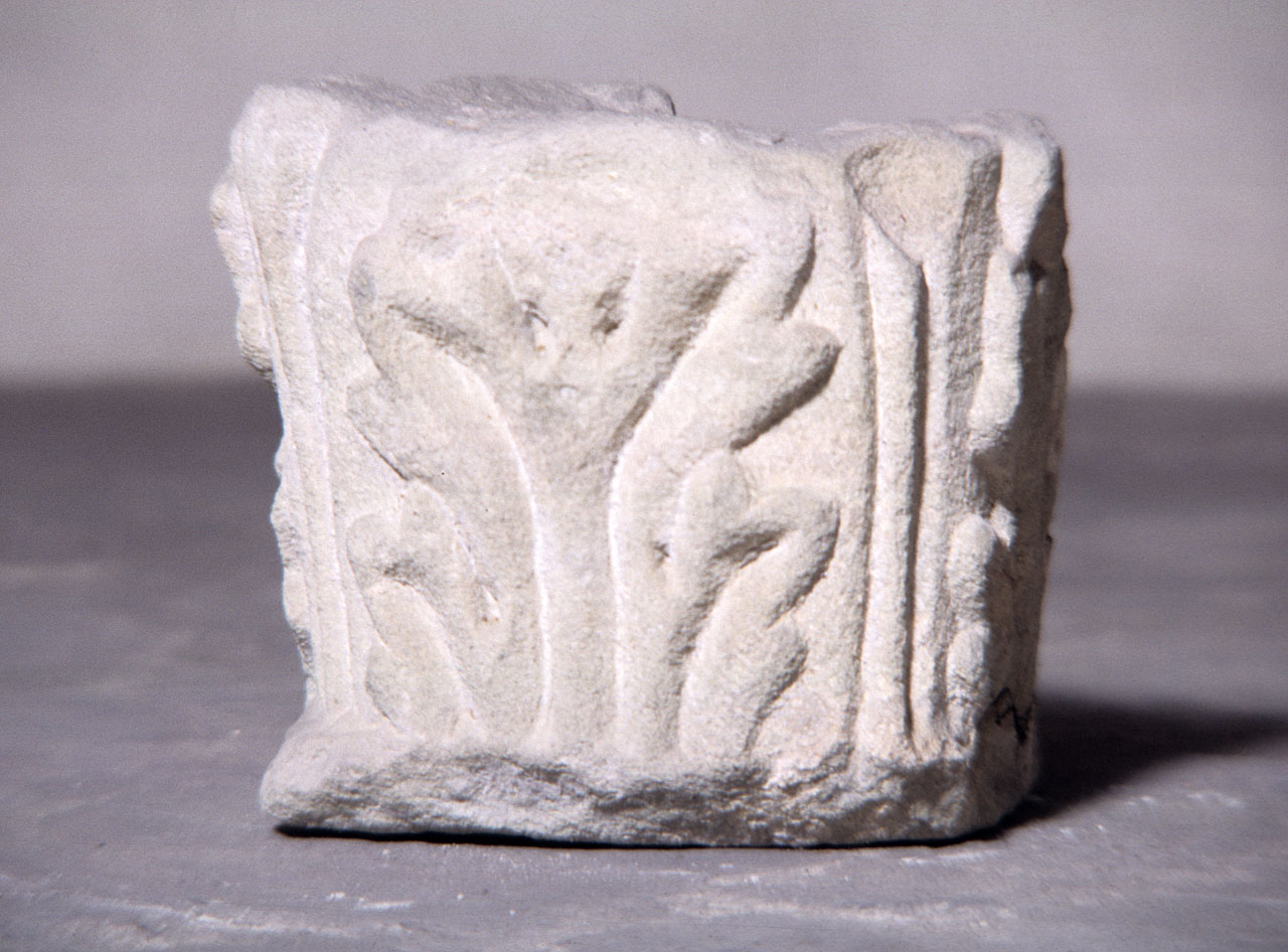 capitello, frammento - bottega fiorentina (sec. XIV)