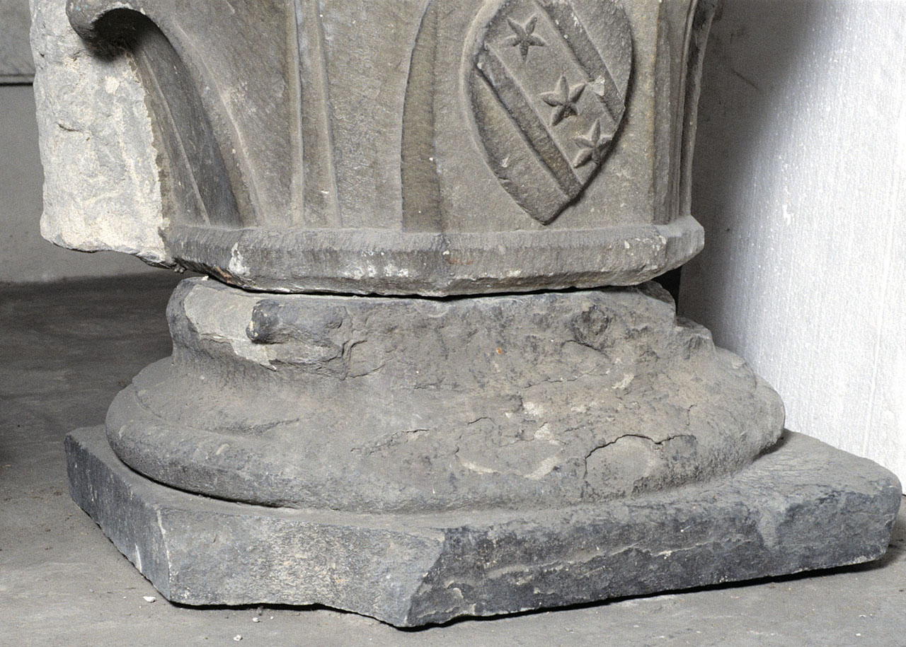 base di colonna - bottega fiorentina (secc. XIV/ XV)