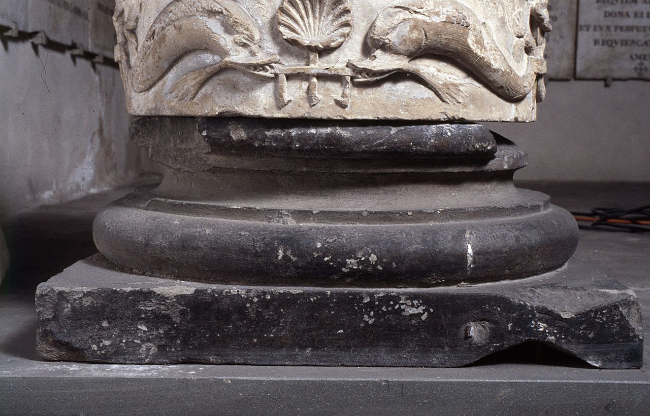 base di colonna - bottega fiorentina (secc. XV/ XVI)