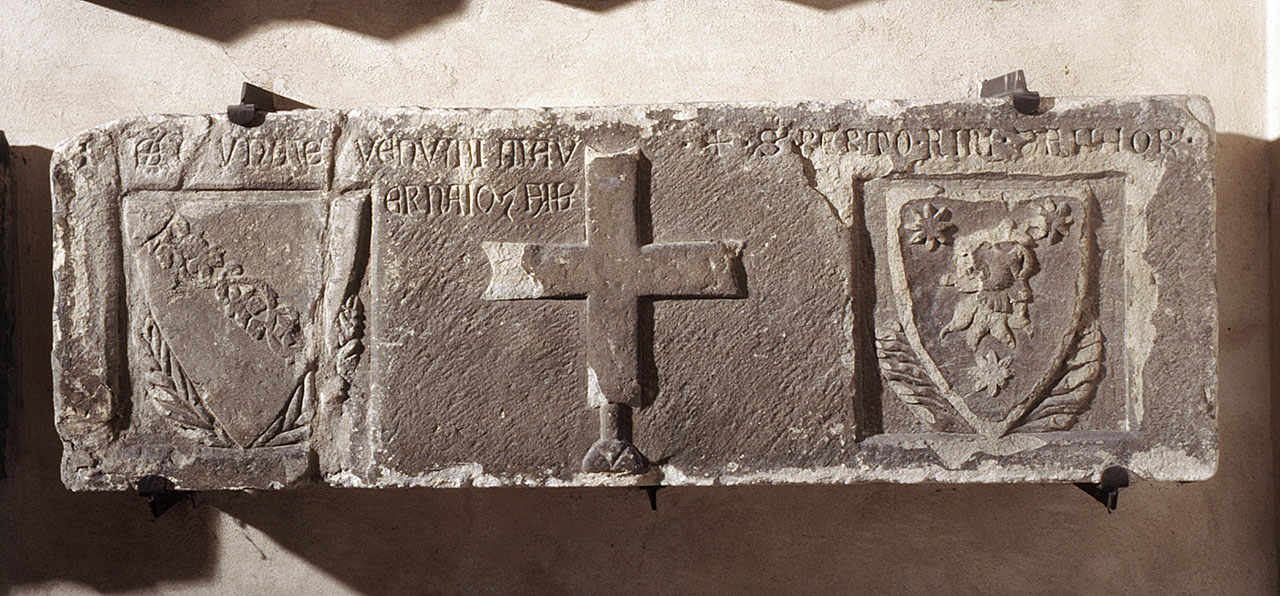 stemma di Giunta di Venutoe stemma di Berto di Fino (lapide tombale) - bottega fiorentina (sec. XIV)