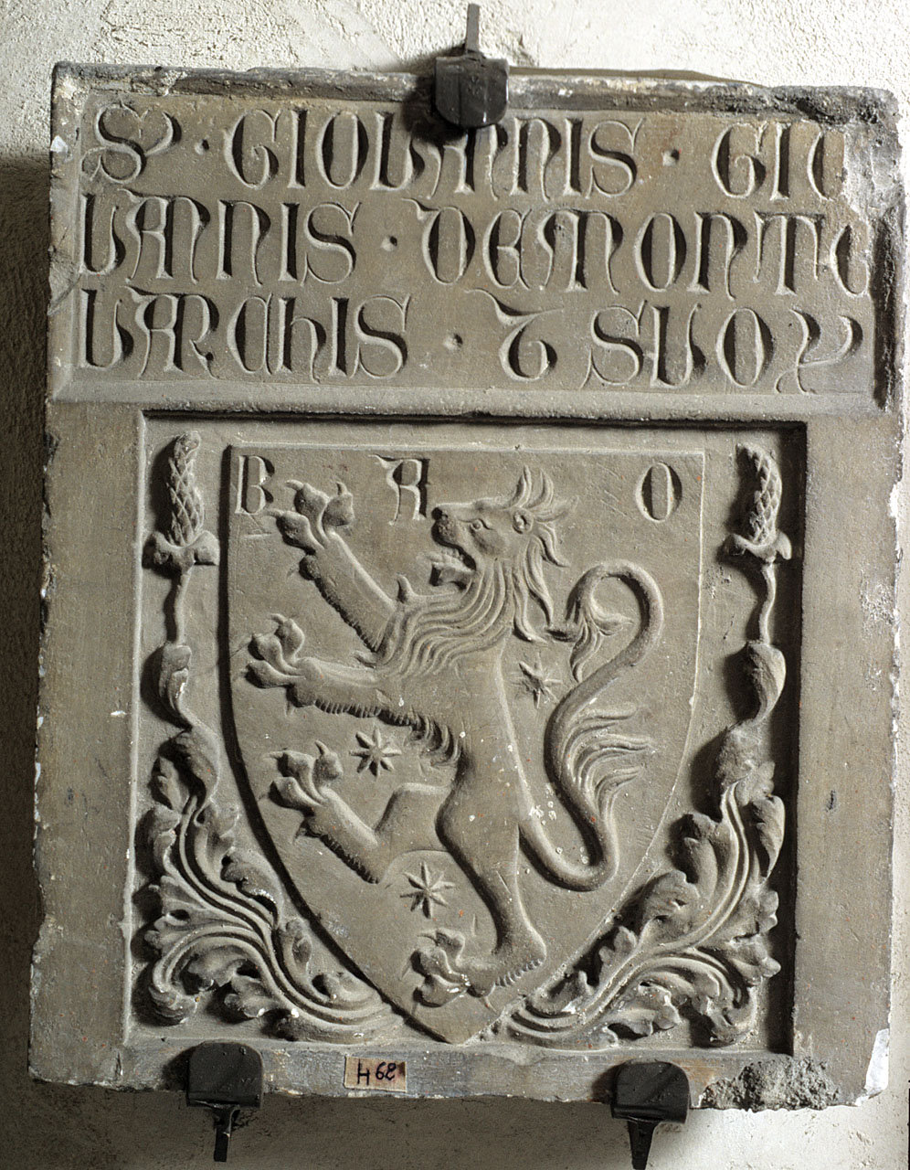 stemma di Giovanni da Montevarchi (lapide tombale) - bottega fiorentina (sec. XIV)