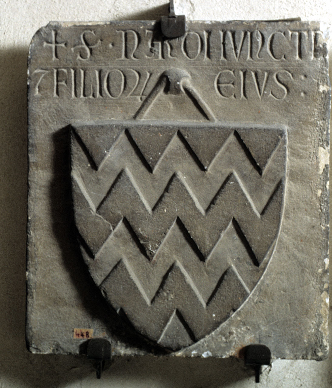 stemma gentilizio della famiglia Rucellai (lapide tombale) - bottega fiorentina (sec. XIV)