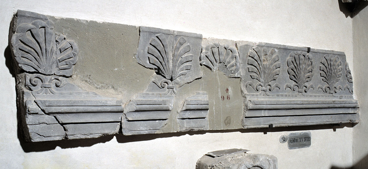 rilievo, frammento - bottega fiorentina (fine/ inizio secc. XV/ XVI)