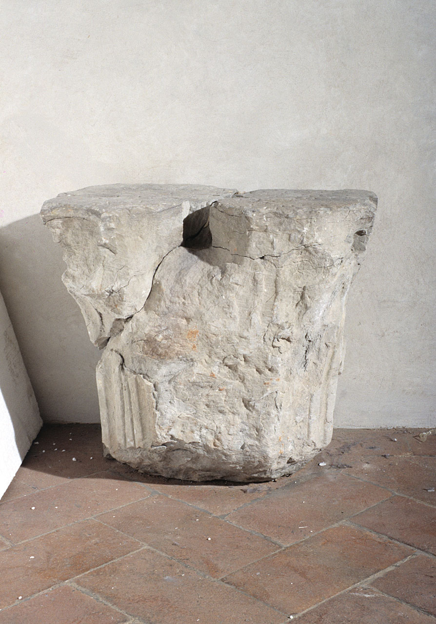 capitello, frammento - bottega fiorentina (sec. XV)