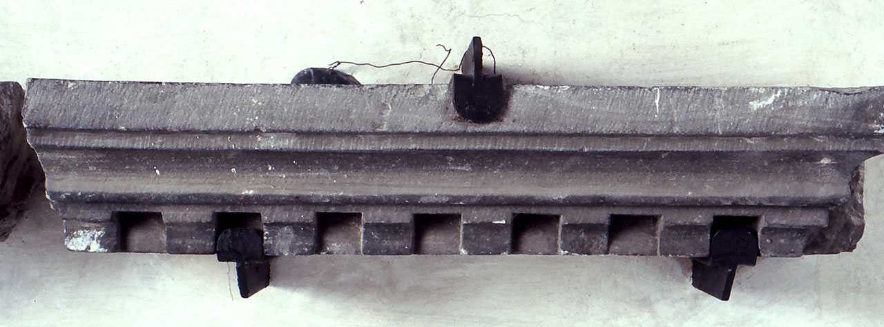 cornice architettonica, frammento - bottega fiorentina (sec. XIV)