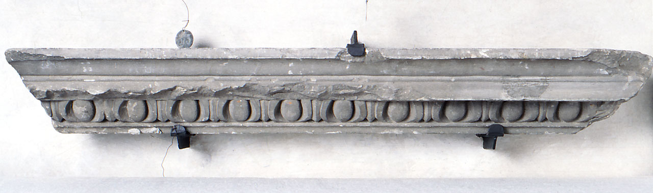 cornice architettonica, frammento - bottega fiorentina (secc. XV/ XVI)