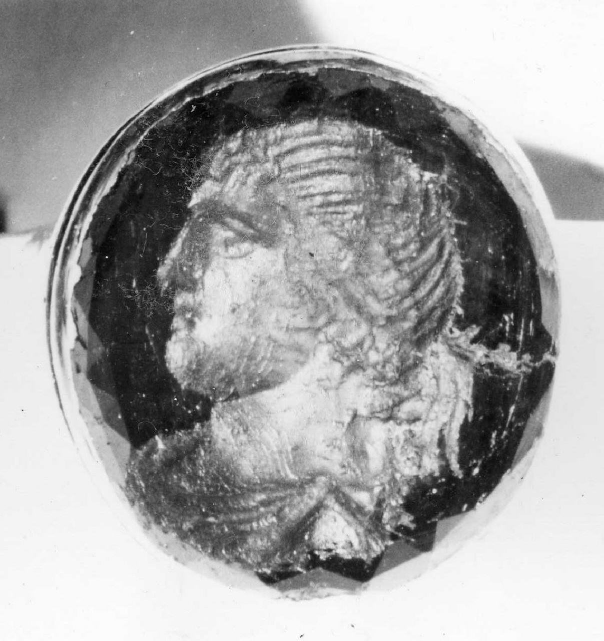 testa d'uomo di profilo (decorazione a intaglio) - bottega italiana (secc. XVII/ XVIII)