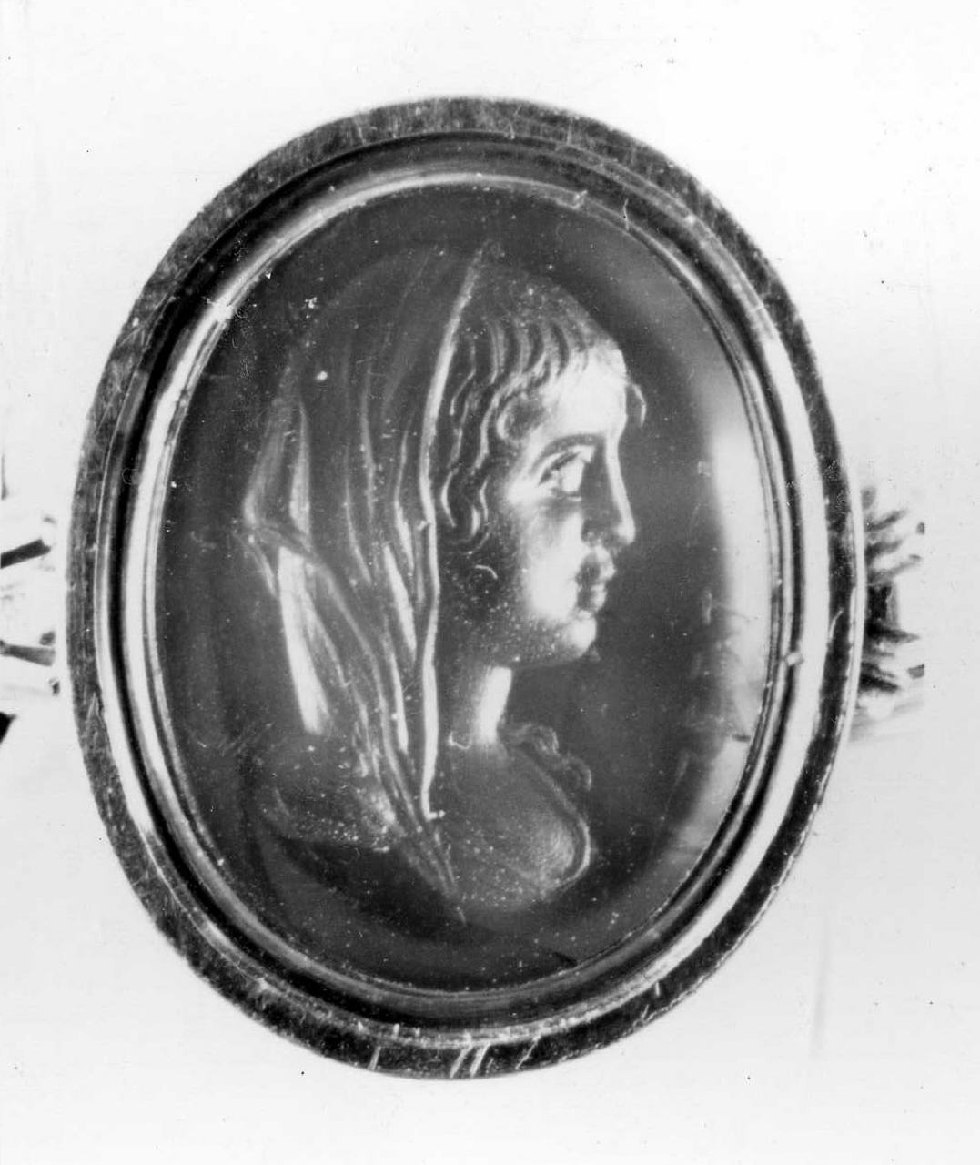 busto femminile velato (decorazione a intaglio) - bottega italiana (sec. XVIII)
