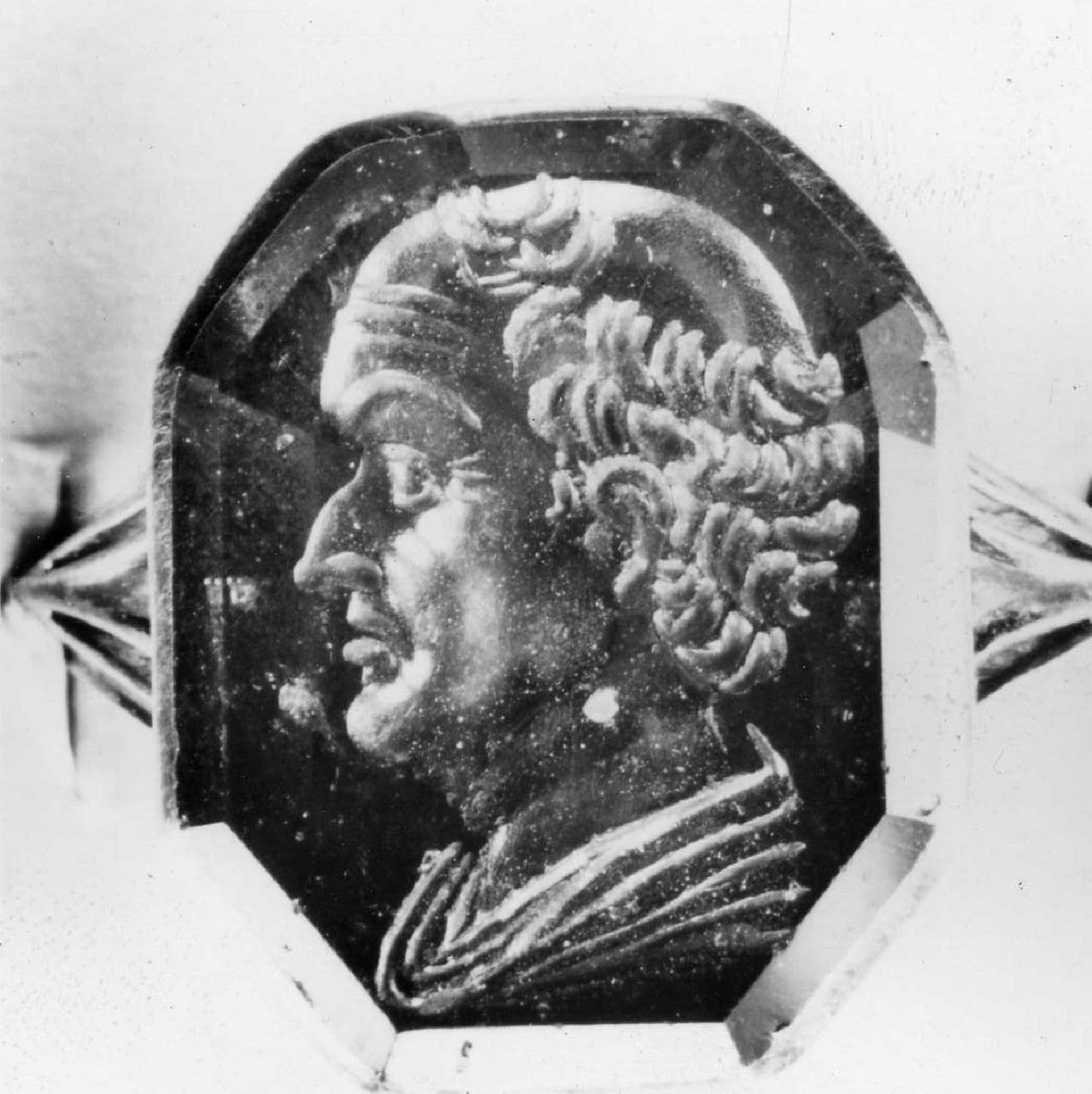 busto di Cicerone (decorazione a intaglio) - bottega italiana (prima metà sec. XVIII)