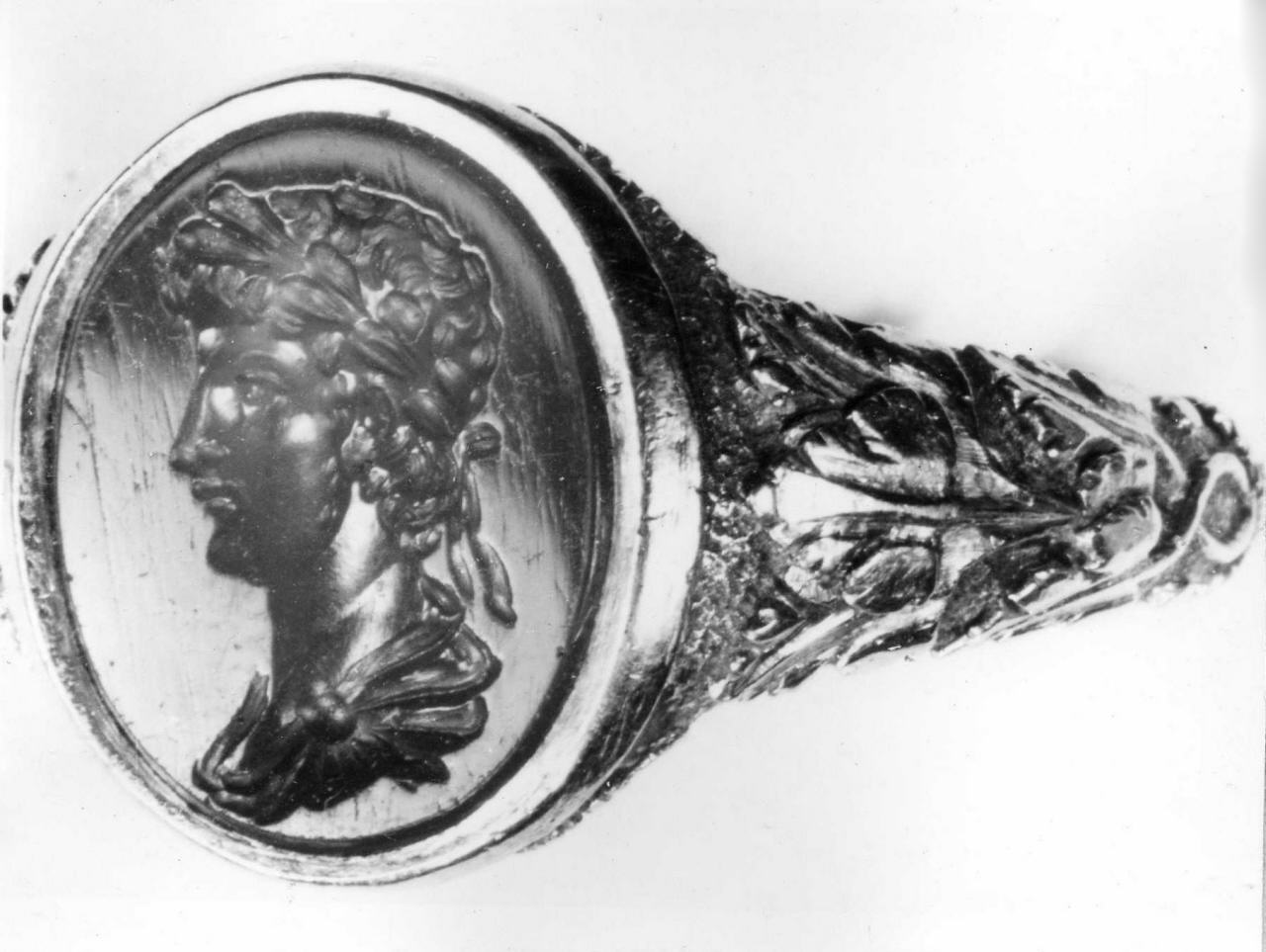 busto maschile (decorazione a intaglio) - bottega italiana (sec. XVIII)