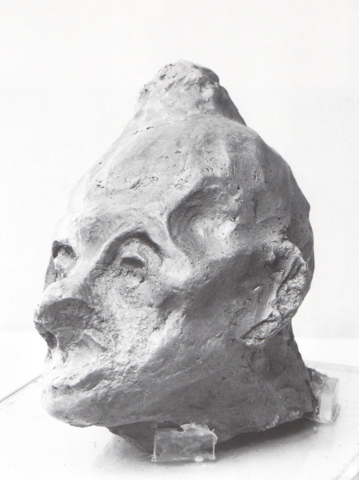 Testa di pazza, figura femminile (scultura) di Viani Lorenzo (sec. XX)
