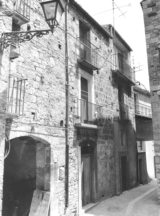 Casa Iuliani-Di Paolo-Sangiovanni (casa, plurifamiliare) - Civitacampomarano (CB) 