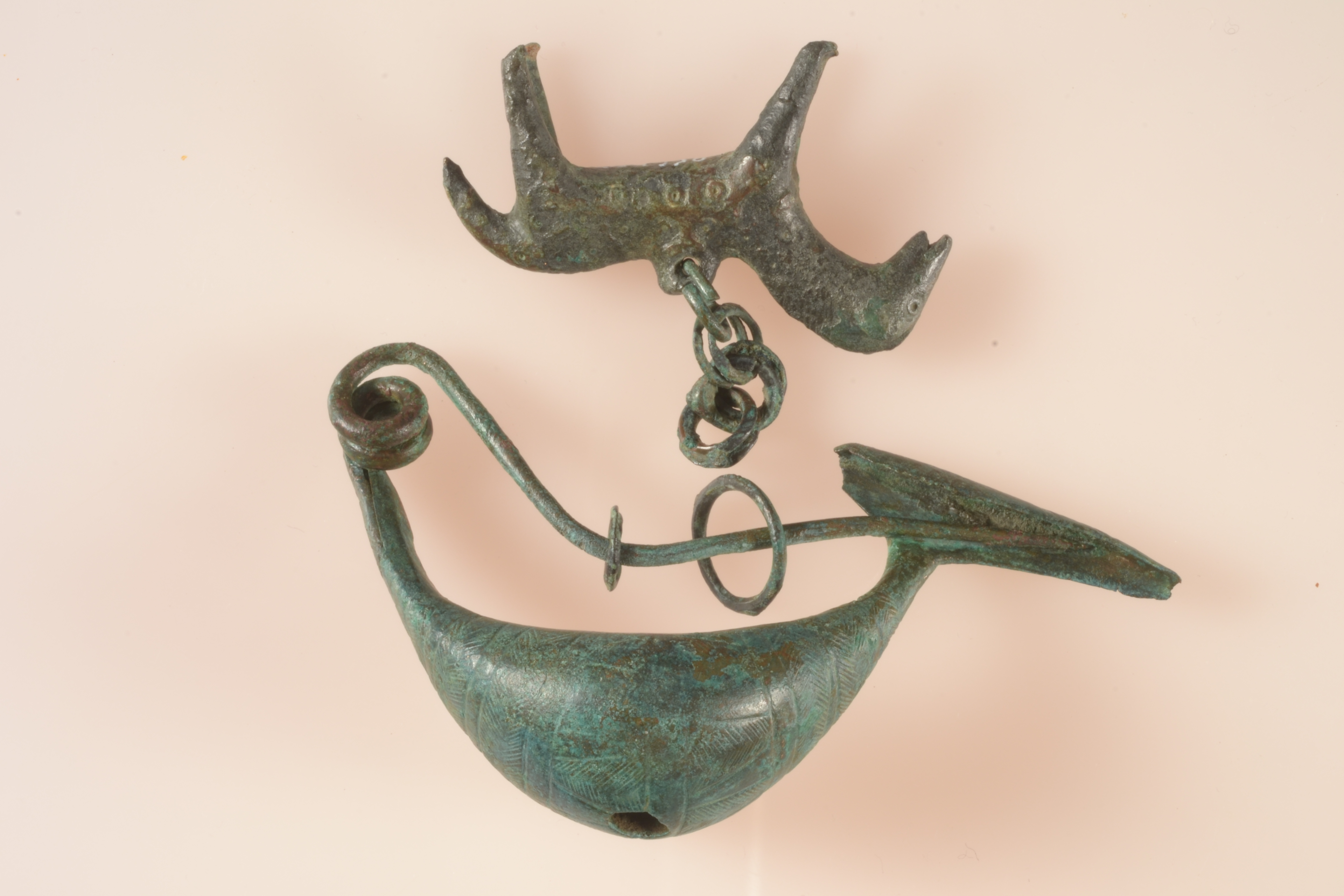 fibula, Tipo 32C8 Pontecagnano II.1 (seconda metà VIII a.C)