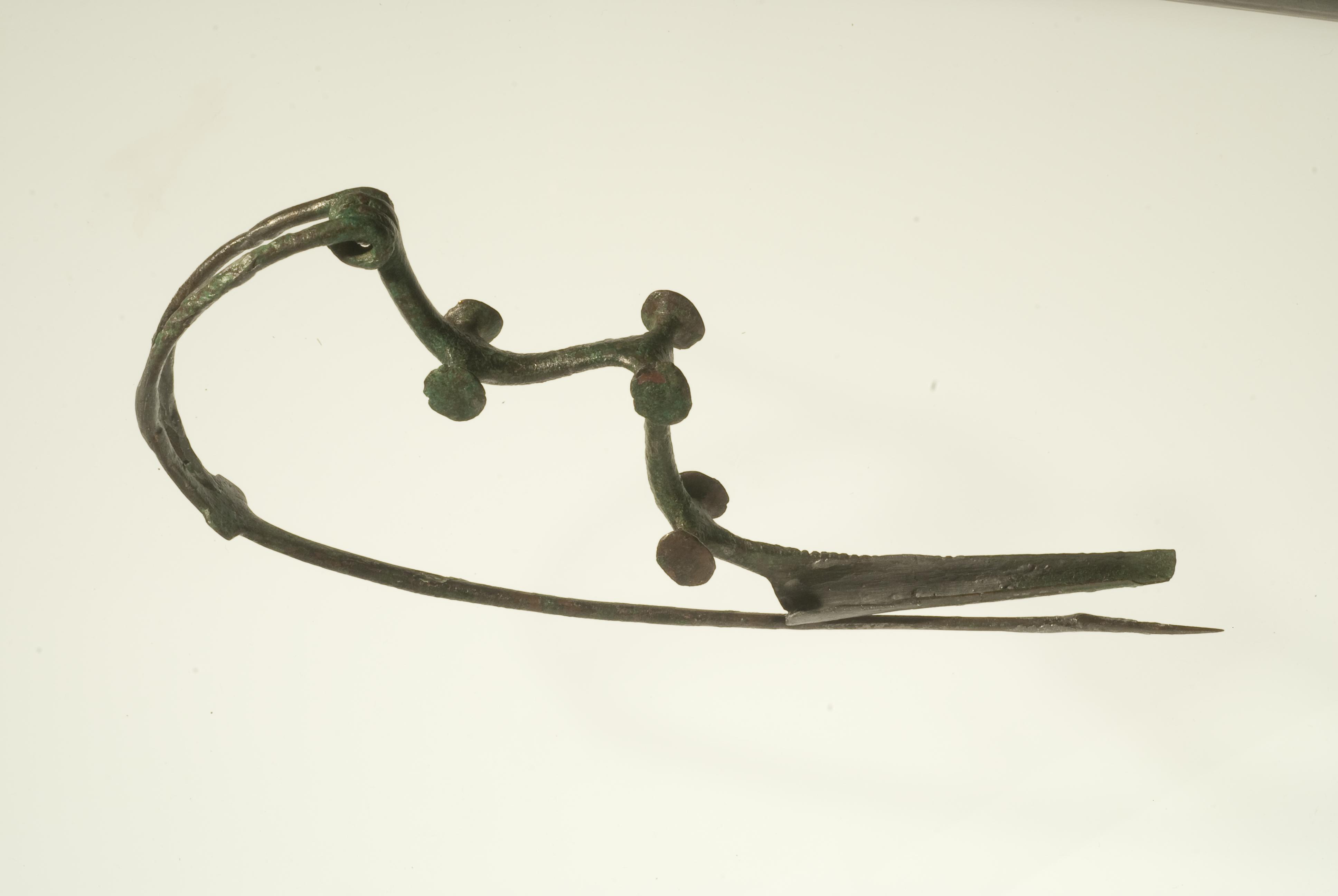 fibula, Tipo E Gastaldi 1979 (terzo quarto VIII a.C)