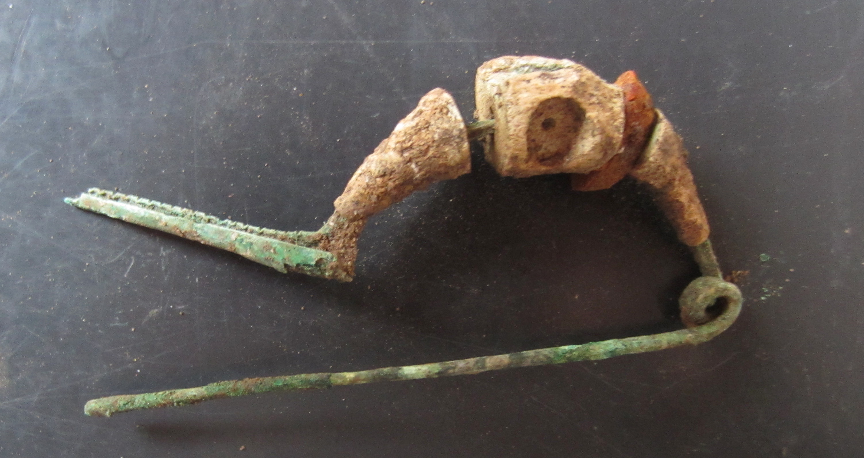 fibula, d'Agostino 1968 tipo x (terzo quarto VIII a.C)