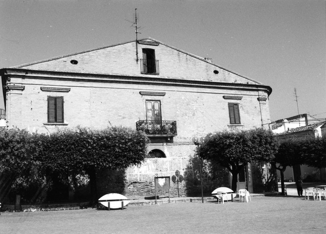 Palazzo Manes (palazzo, plurifamiliare) - Portocannone (CB) 