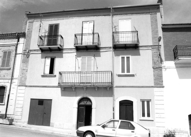 Palazzo Delmonaco-Guglielmi (palazzo, borghese, plurifamiliare) - Pietracupa (CB) 