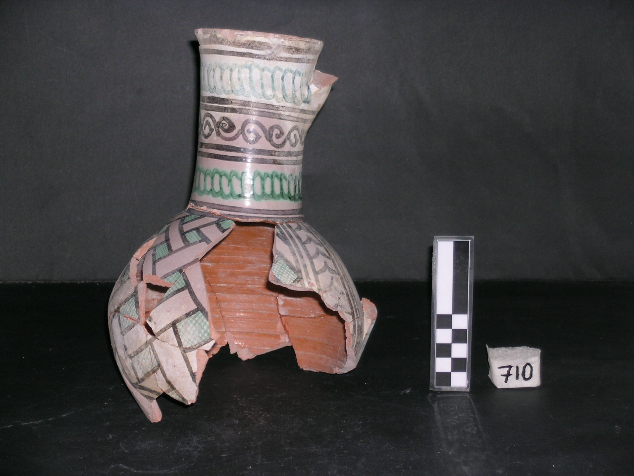 vaso - maiolica arcaica - produzione pisana (meta' sec. XIII)