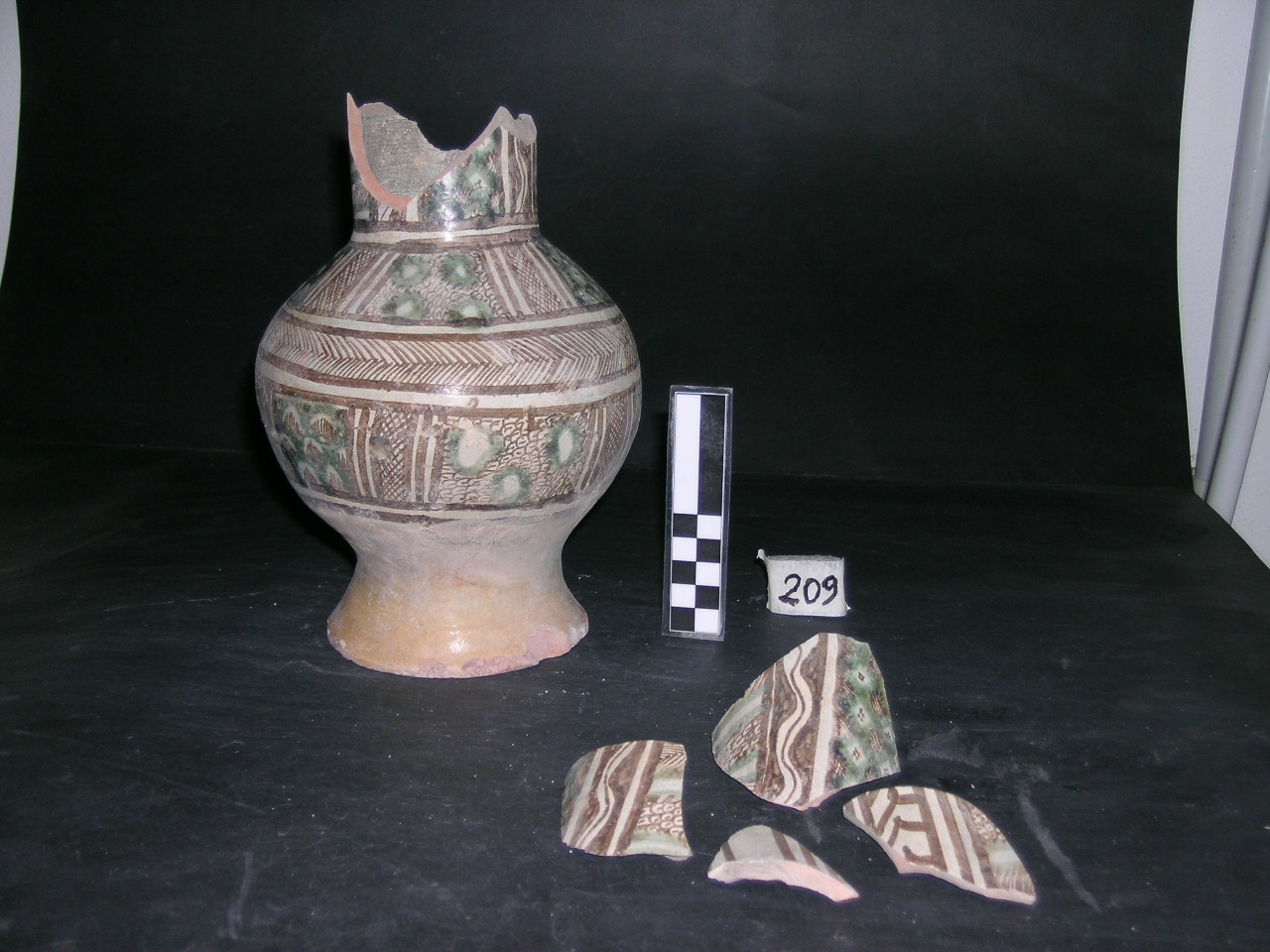 vaso - maiolica arcaica - produzione pisana (meta' sec. XIII)