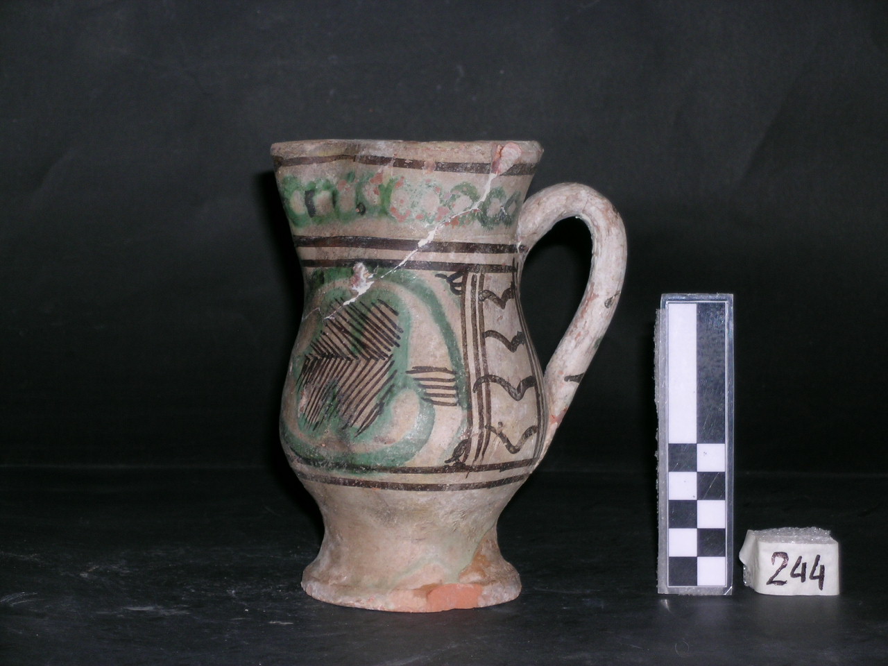 vaso - maiolica arcaica, serie - produzione pisana (meta' sec. XIII)