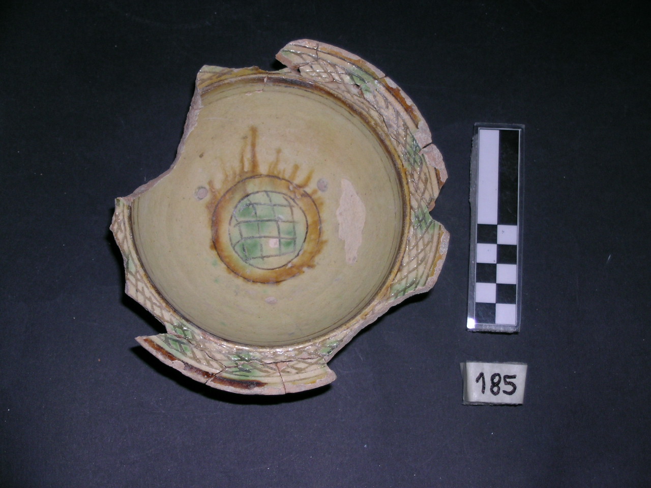 vaso - graffita arcaica ligure - produzione ligure (meta' sec. XIII)