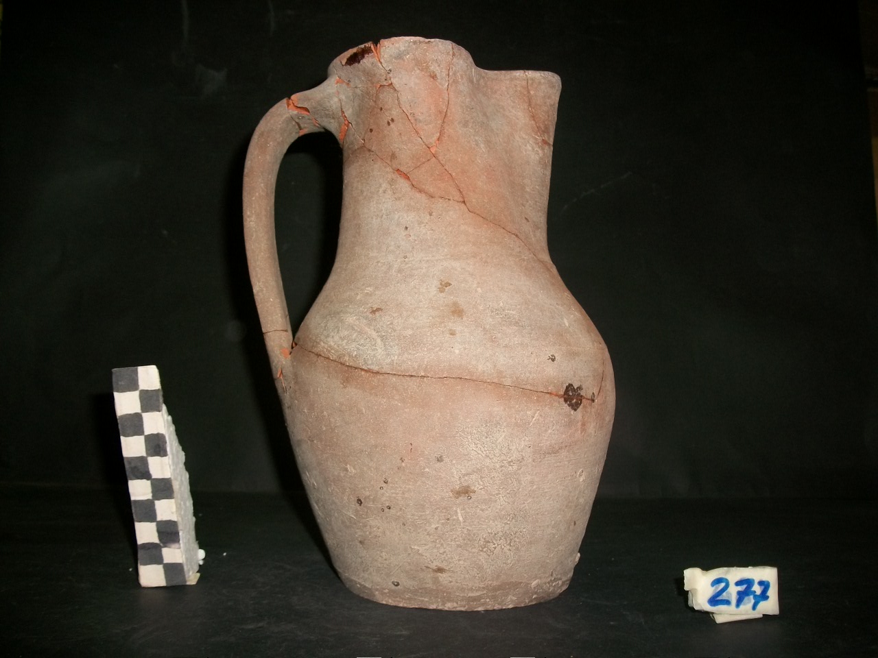 vaso - acroma depurata - produzione Italia meridionale (meta' sec. XIII)