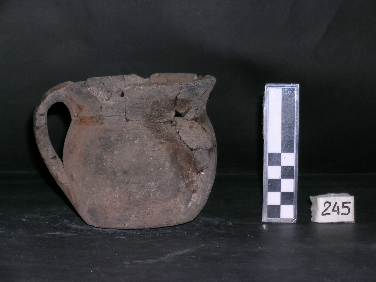 vaso - acroma grezza, serie - produzione toscana (meta' sec. XIII)