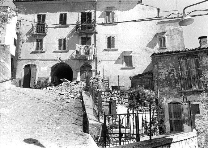 palazzo, con supportico - Cerro al Volturno (IS) 