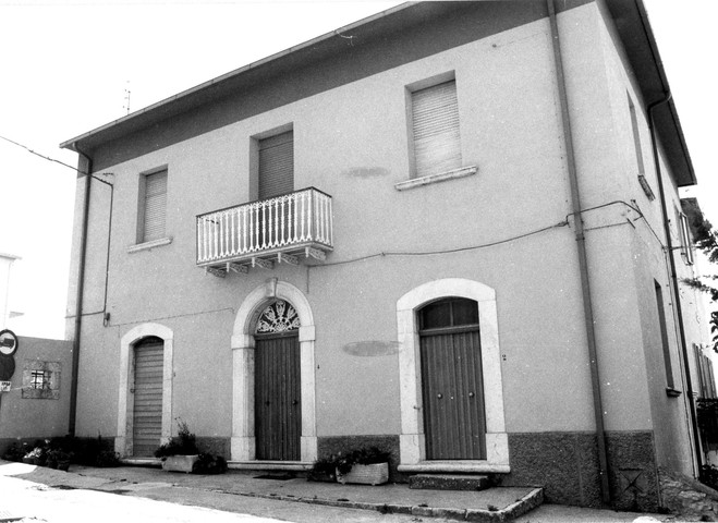 casa, a blocco - Montaquila (IS) 