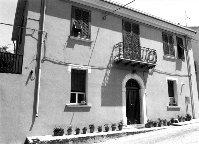 casa, a blocco - Montaquila (IS) 
