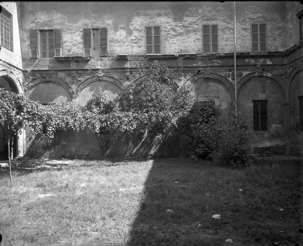 Piacenza - Palazzi - Chiostri (negativo) di anonimo (XIX/ XX)