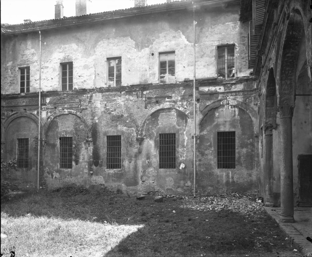 Piacenza - Palazzi - Chiostri (negativo) di anonimo (XIX/ XX)