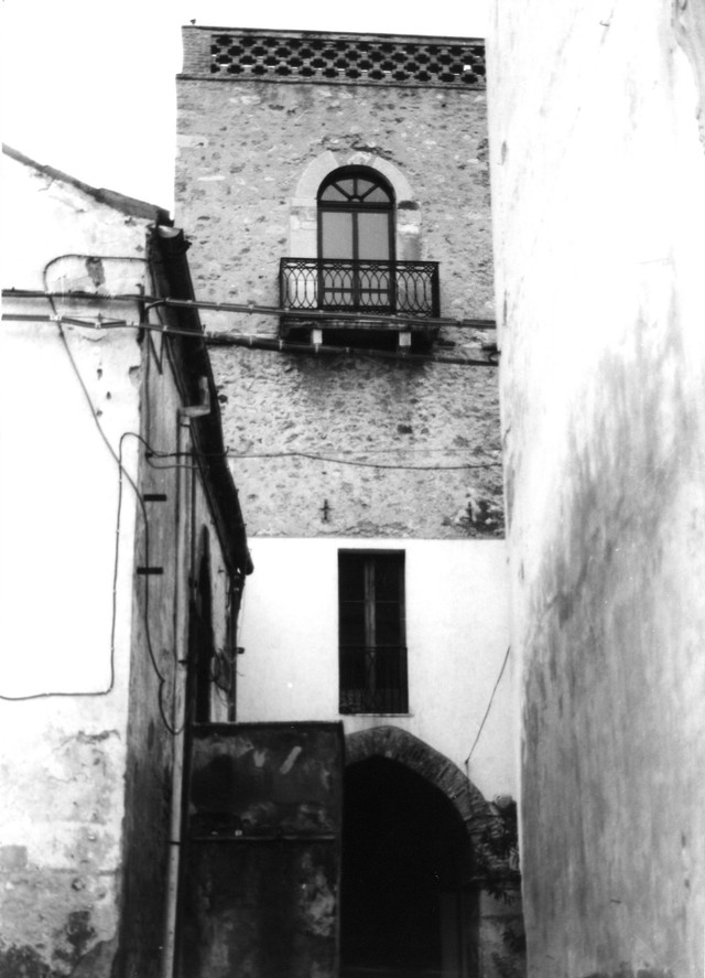 casa, a torre, con supportico - Larino (CB) 