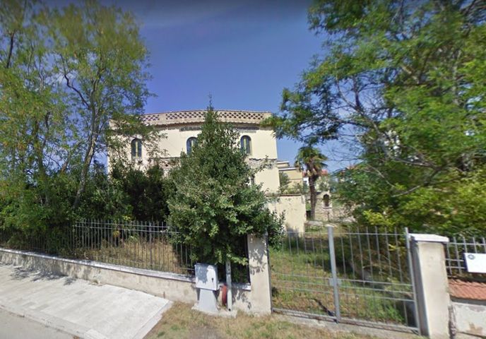 Villa Calvitti (villa, signorile) - Larino (CB)  <br>Condizioni d'uso: <a class='link-esterno' href='https://docs.italia.it/italia/icdp/icdp-pnd-circolazione-riuso-docs/it/v1.0-giugno-2022/testo-etichetta-BCS.html' target='_bcs'>Beni Culturali Standard (BCS)</a>