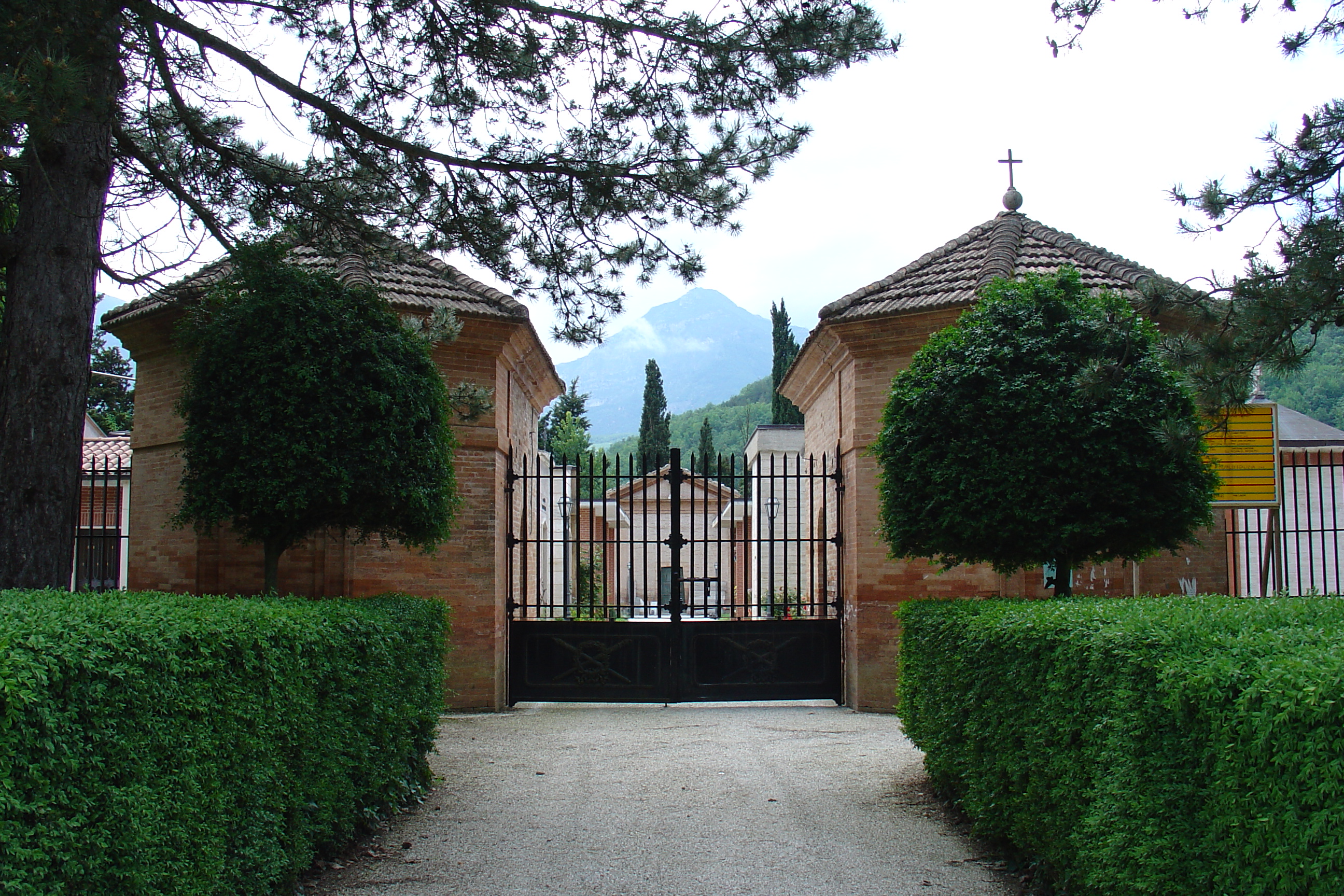 Cimitero comunale (cimitero, comunale) - Montefortino (AP) 