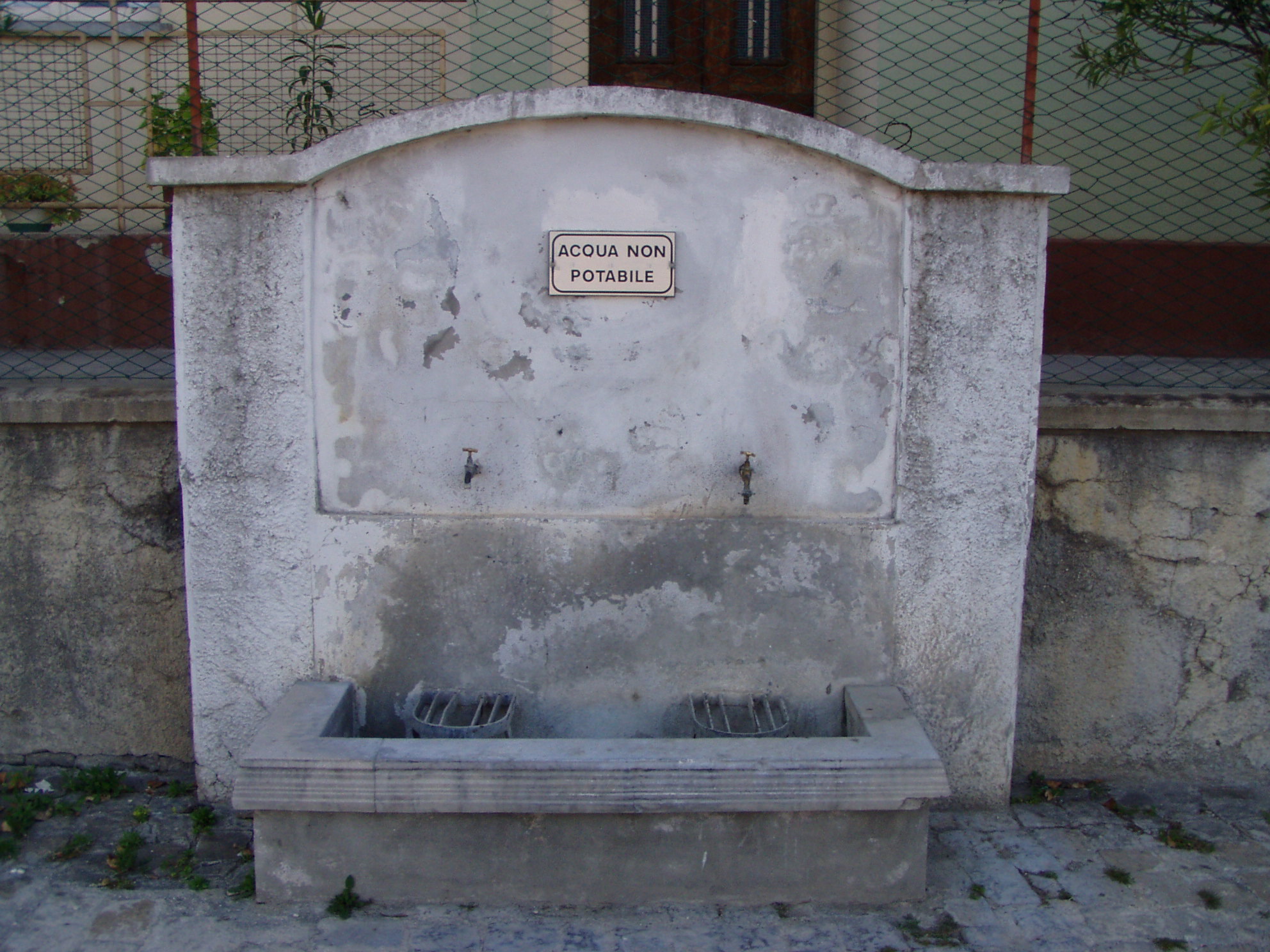 Fontana comunale (fontana, pubblica) - Serrungarina (PU) 